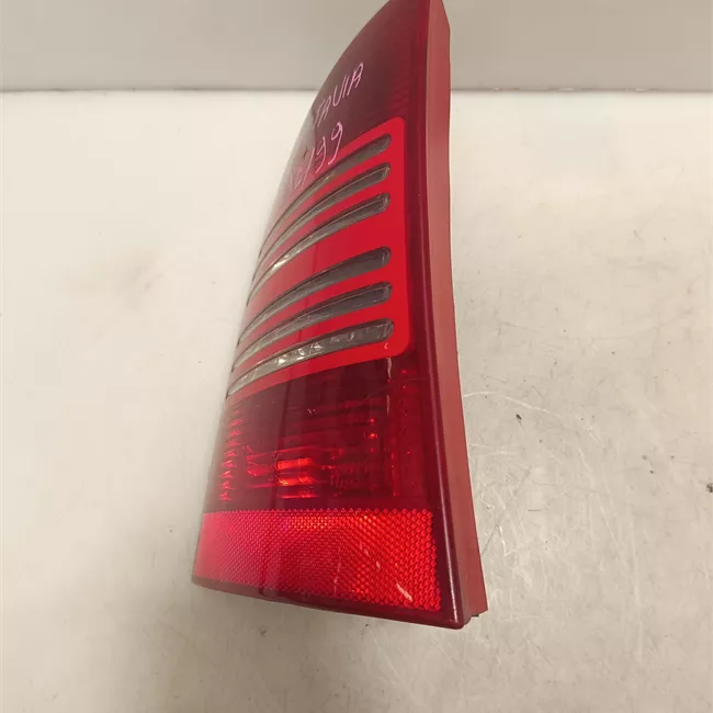 Fanale posteriore sinistro 00<