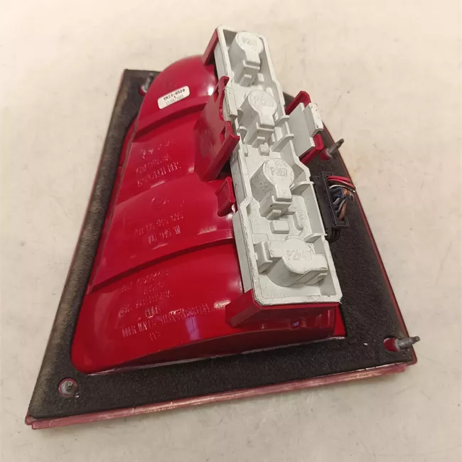 Fanale posteriore sinistro 00>