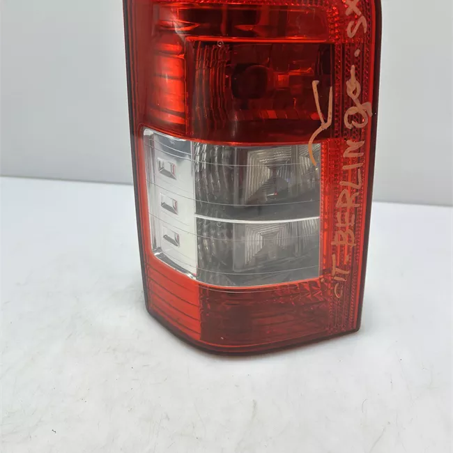 Fanale posteriore sinistro DAM 10535FV> Sportello post