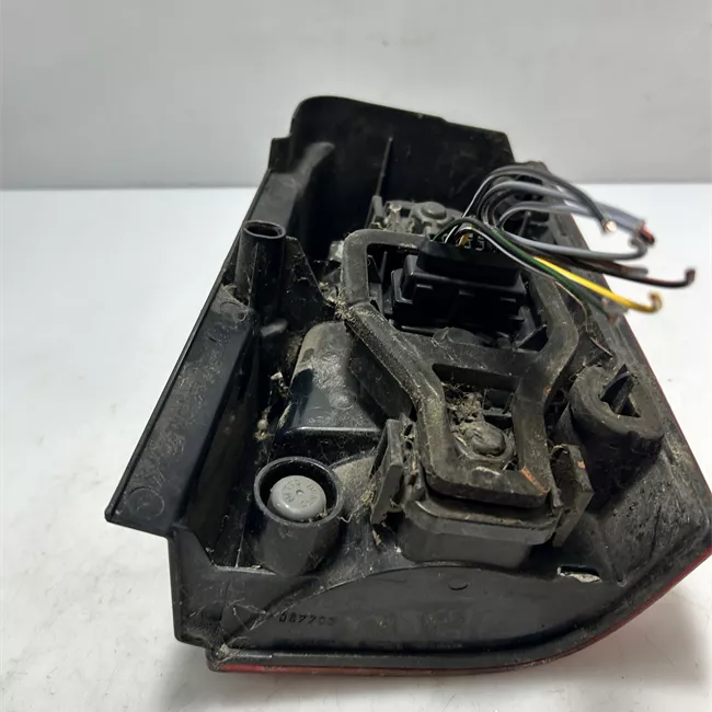 Fanale posteriore sinistro DAM 10535FV> Sportello post