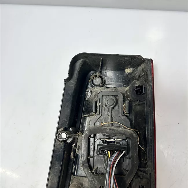 Fanale posteriore sinistro DAM 10535FV> Sportello post