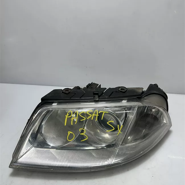 Proiettore con regolatore altezza sinistro