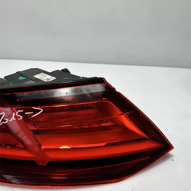 Fanale posteriore sinistro Led 8SK