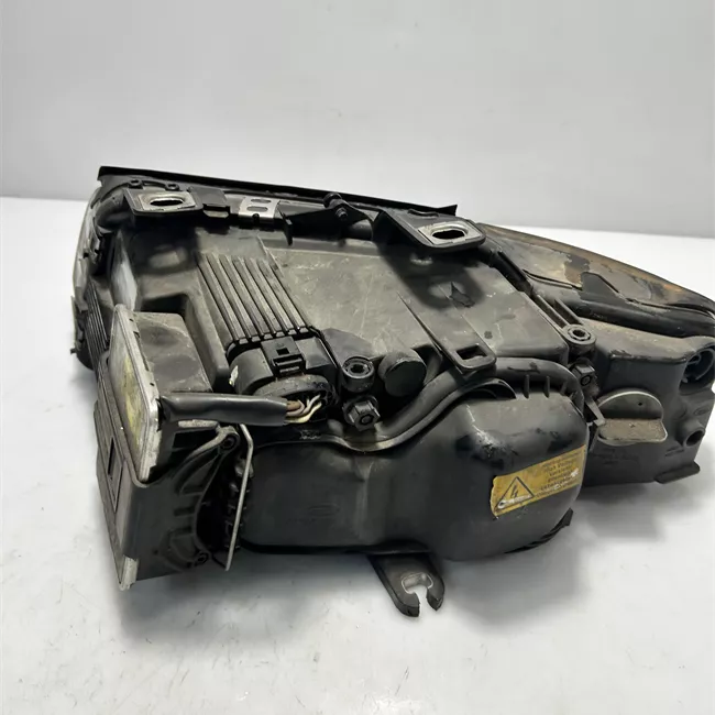 Proiettore destro Xenon