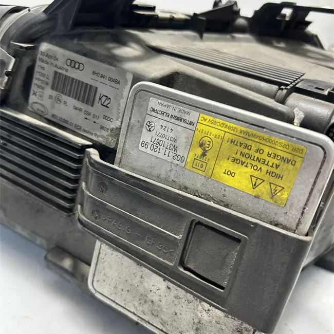 Proiettore destro Xenon