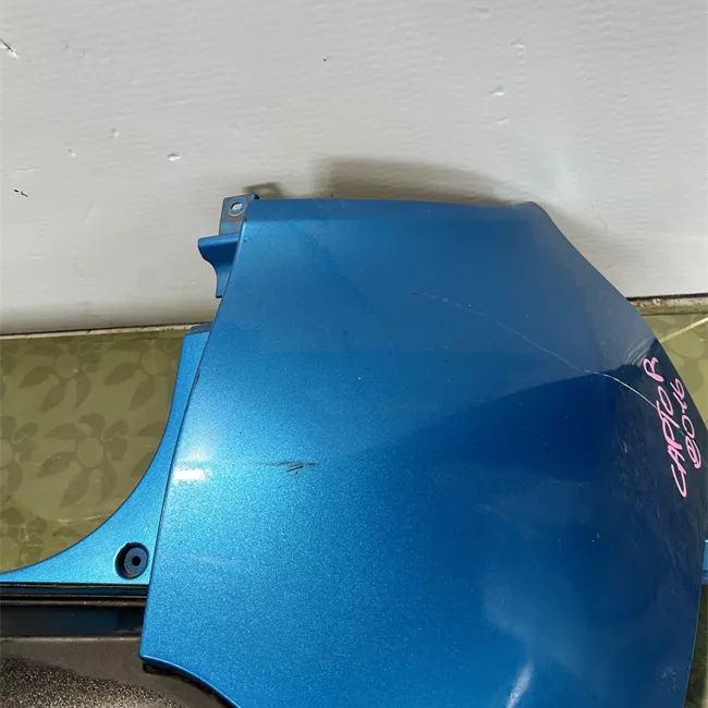 Paraurti posteriore centrale con sensori parcheggio 01