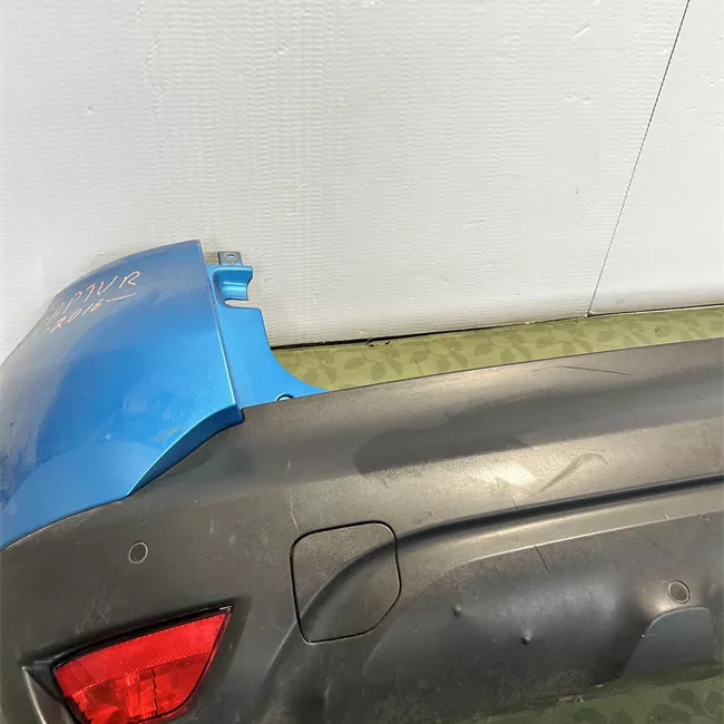 Paraurti posteriore centrale con sensori parcheggio 01