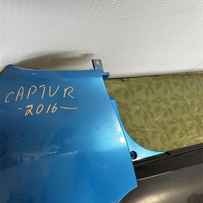 Paraurti posteriore centrale con sensori parcheggio 01