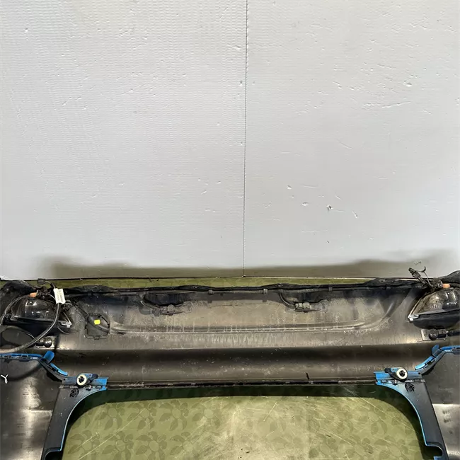 Paraurti posteriore centrale con sensori parcheggio 01