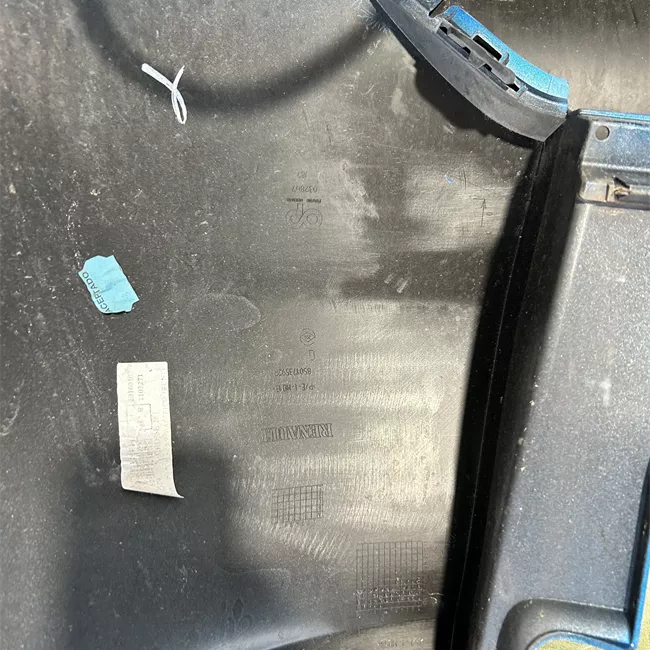 Paraurti posteriore centrale con sensori parcheggio 01