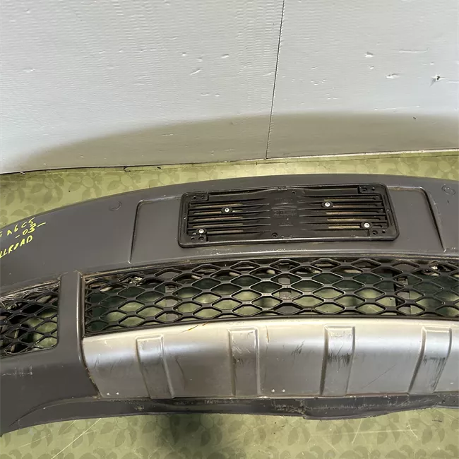 Paraurti anteriore con sensori parcheggio primer