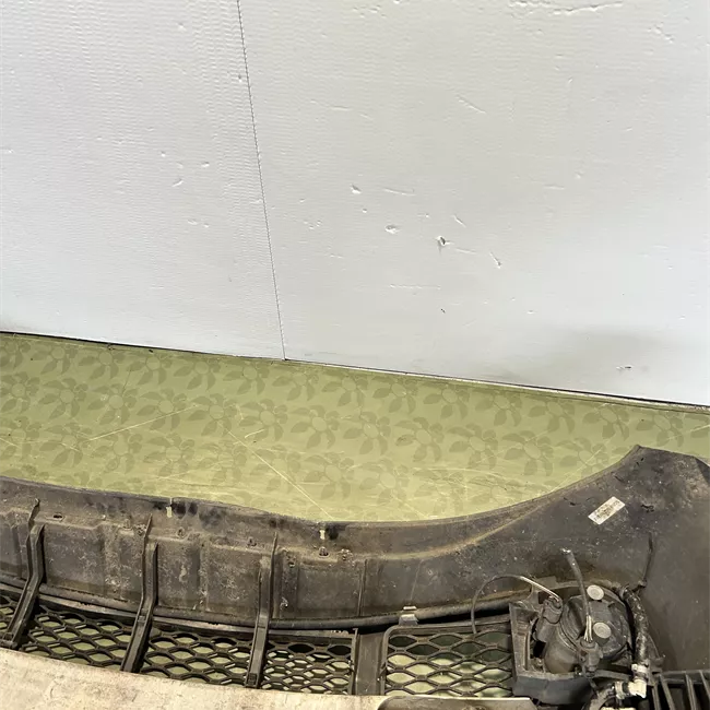 Paraurti anteriore con sensori parcheggio primer