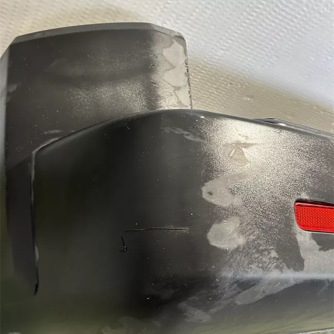 Paraurti posteriore nero