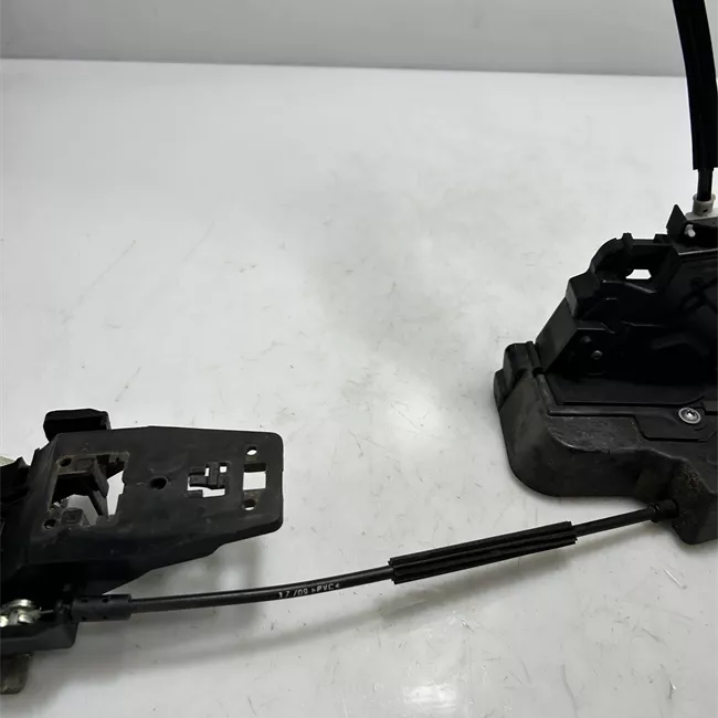 Serratura porta anteriore destra