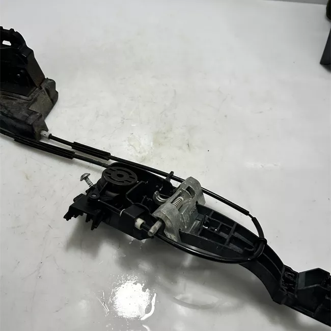 Serratura porta anteriore sinistra