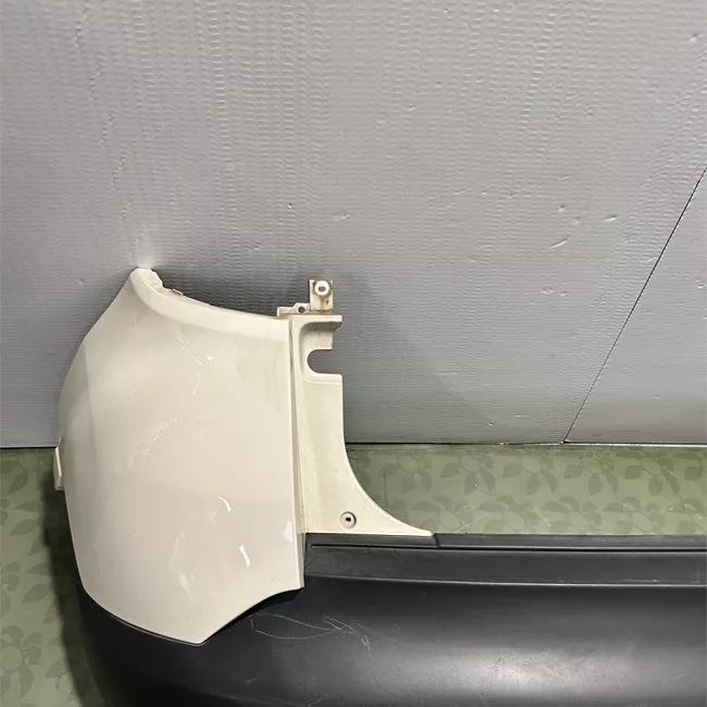 Paraurti posteriore centrale con sensori parcheggio 02