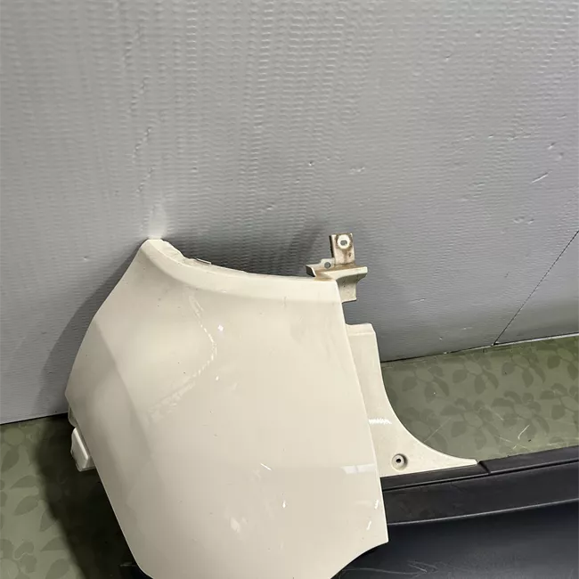 Paraurti posteriore centrale con sensori parcheggio 02