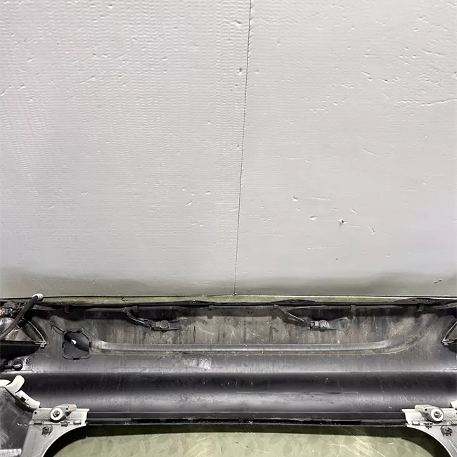 Paraurti posteriore centrale con sensori parcheggio 02