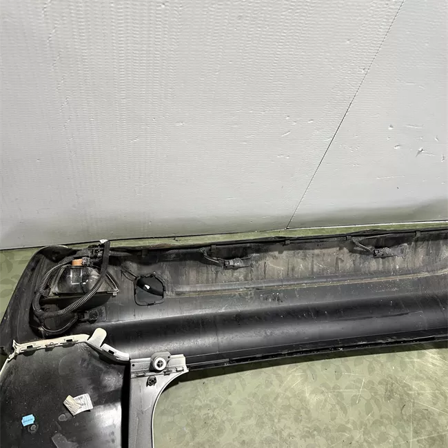 Paraurti posteriore centrale con sensori parcheggio 02