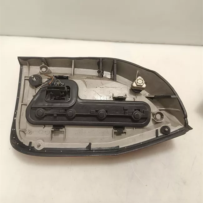 Fanale posteriore sinistro t.32123350>