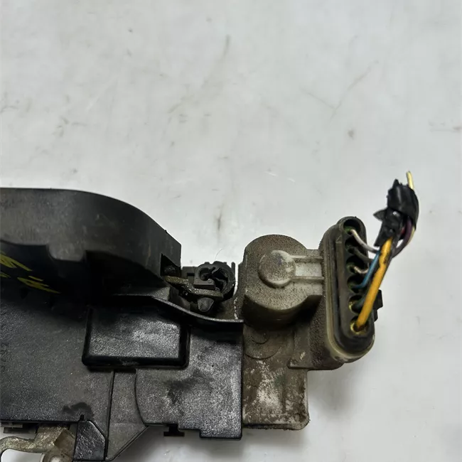 Serratura porta anteriore sinistra