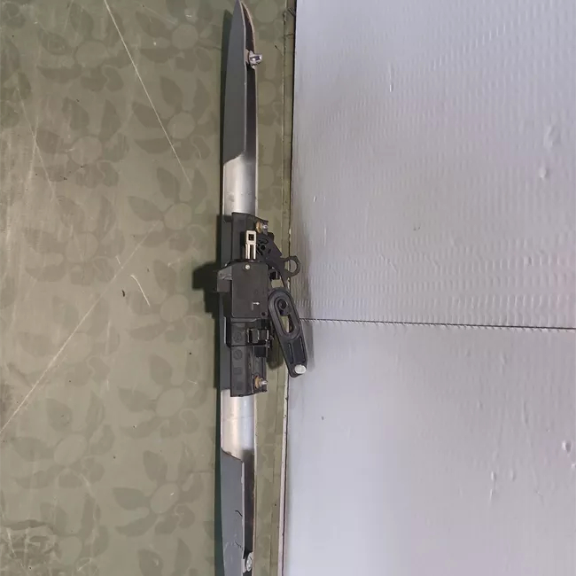 Maniglia portello posteriore con cilindretto