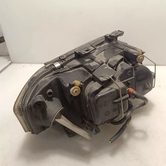 Proiettore sinistro Xenon