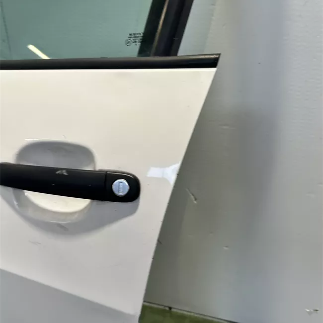 Porta anteriore sinistra