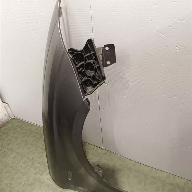 Parafango anteriore destro