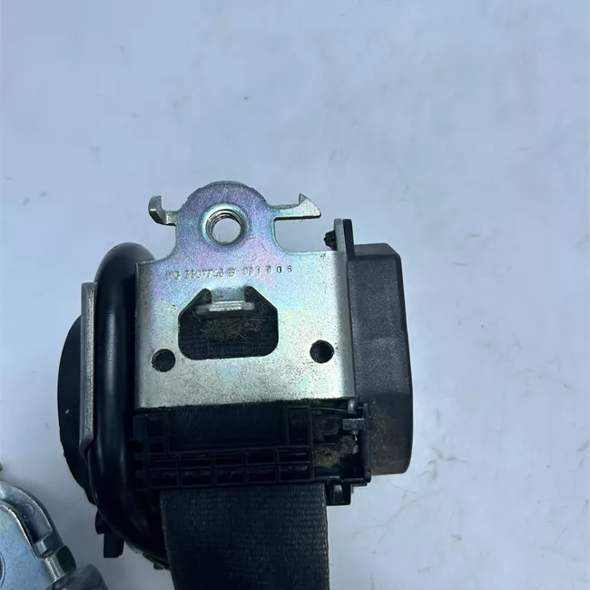 Cintura di sicurezza anteriore sinistra