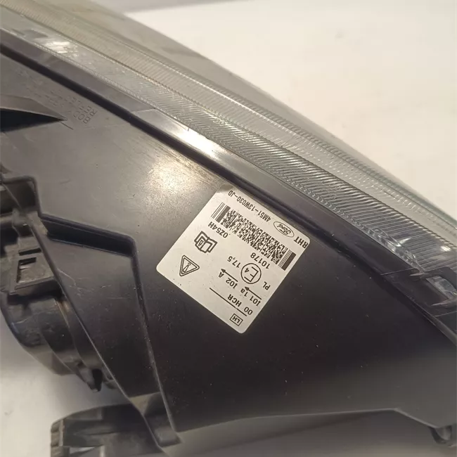 Proiettore sinistro con cornice finitura nera