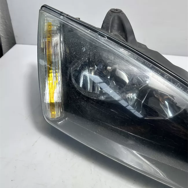 Proiettore destro con cornice finitura nera