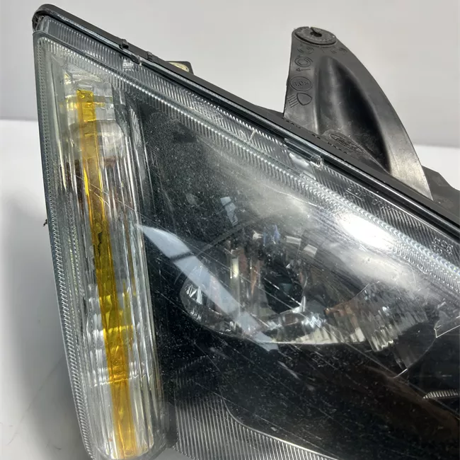 Proiettore destro con cornice finitura nera