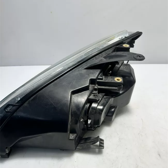 Proiettore destro con cornice finitura nera