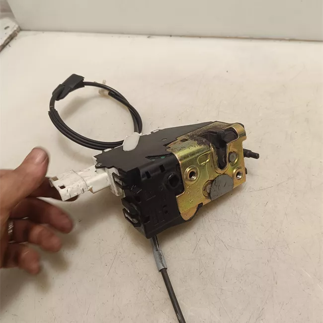 Serratura porta anteriore destra