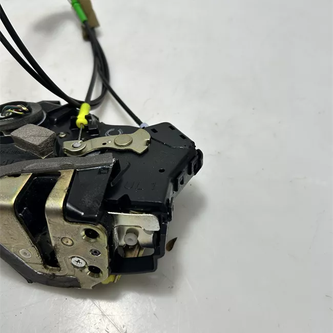 Serratura porta anteriore sinistra Terra