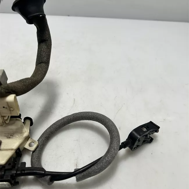 Serratura porta anteriore destra