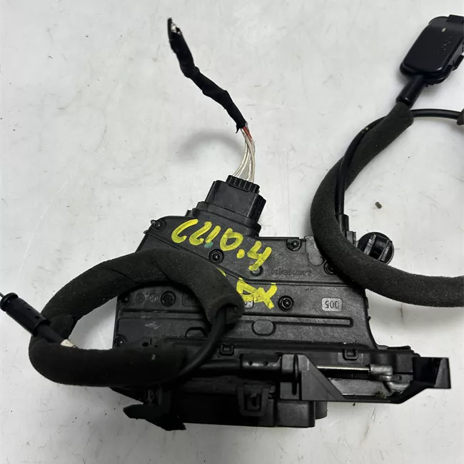 Serratura porta posteriore destra con bloccaggio elettromagnetico