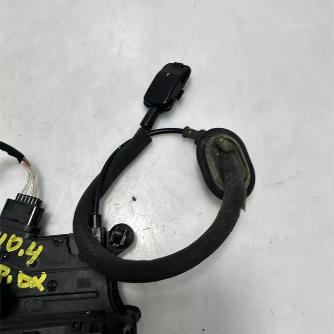 Serratura porta posteriore destra con bloccaggio elettromagnetico