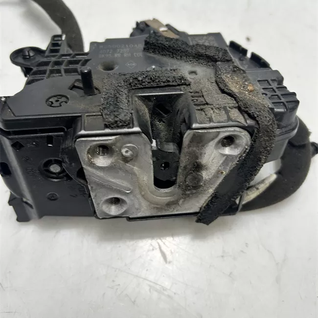 Serratura porta posteriore destra con bloccaggio elettromagnetico