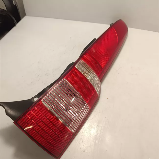 Fanale posteriore destro 11/04<