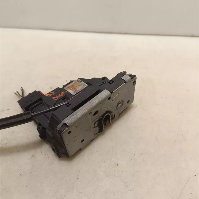 Serratura porta anteriore destra