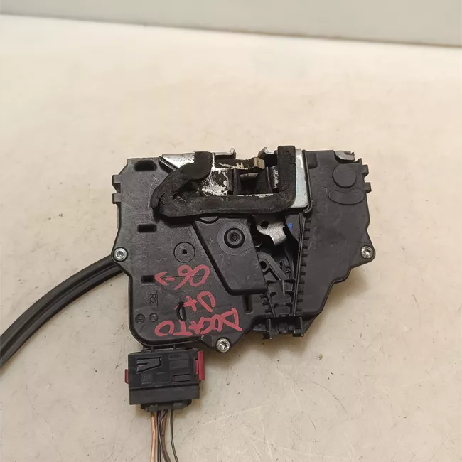 Serratura porta anteriore destra