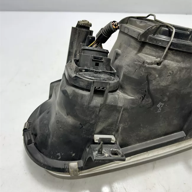 Proiettore destro Hella