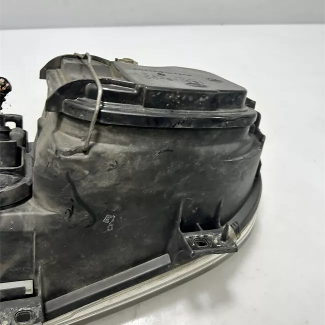 Proiettore destro Hella