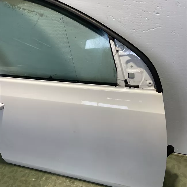 Porta anteriore destra