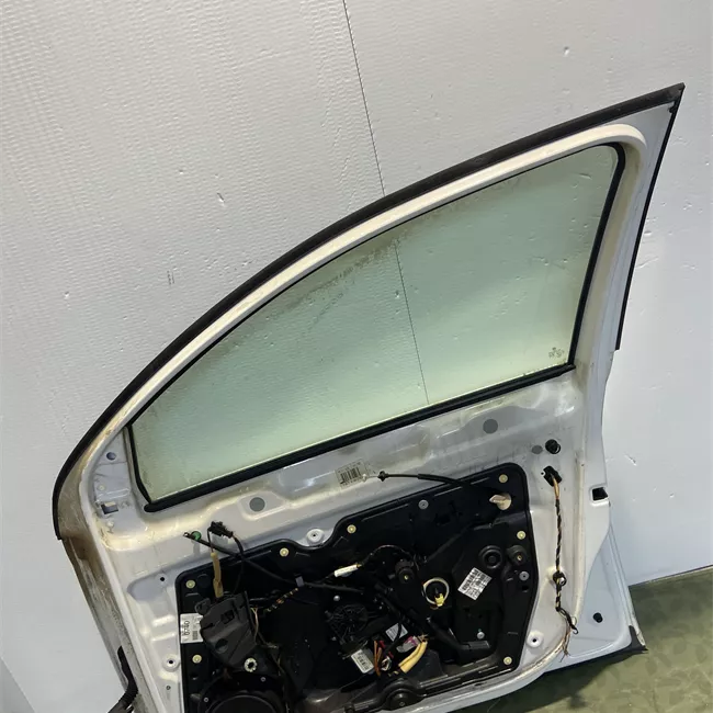 Porta anteriore destra