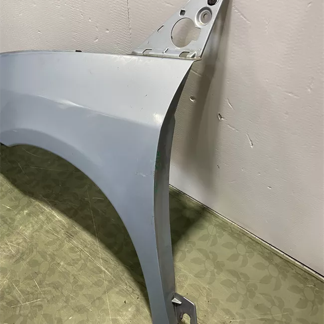 Parafango anteriore sinistro