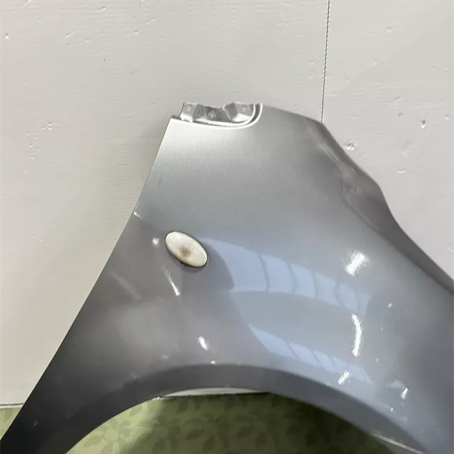 Parafango anteriore destro