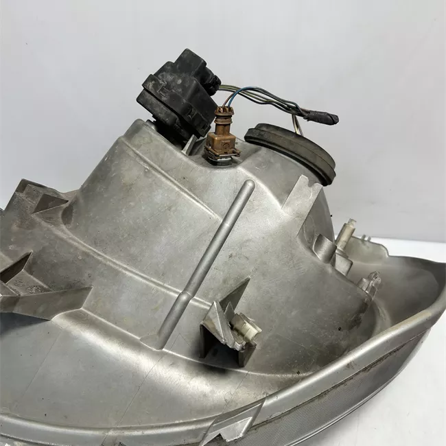 Proiettore destro t.6V699999<